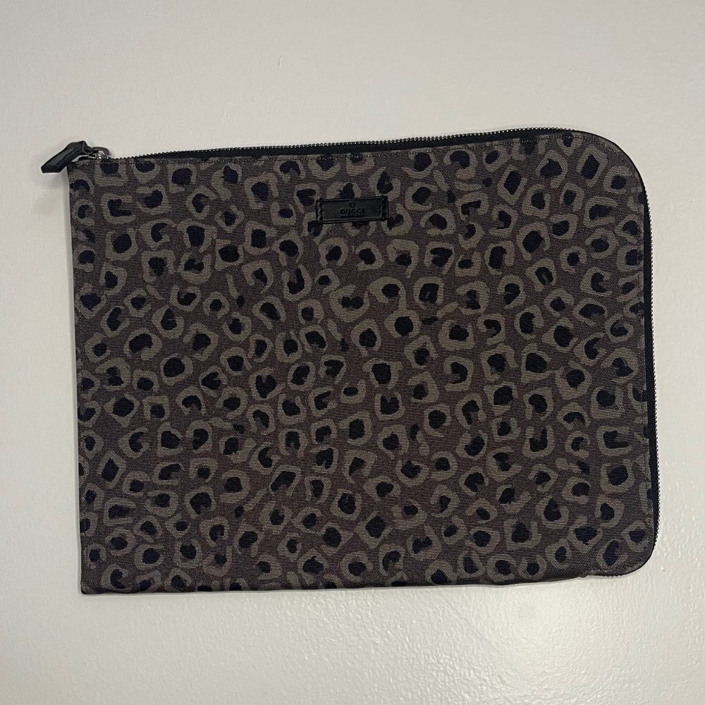 Gucci Gray Animal Print Document Holder – Sleek & Stylish (Brand New!)
